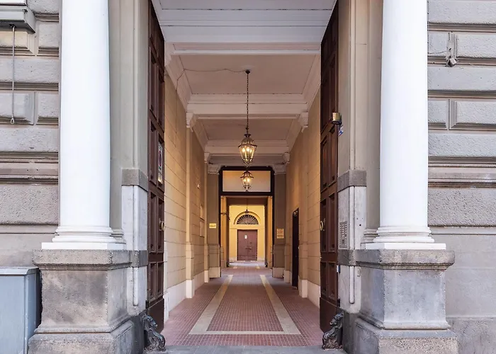 Guesthost - And Modern In Rione Monti *